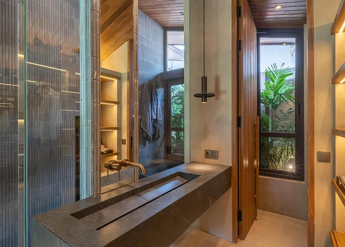 Villa House Terra - 5br Tropical Pool In Pererenan *