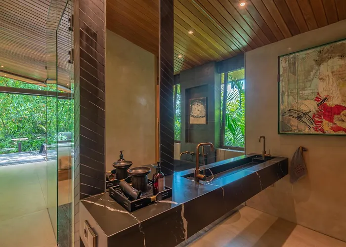 House Terra - 5br Tropical Pool In Pererenan Villa